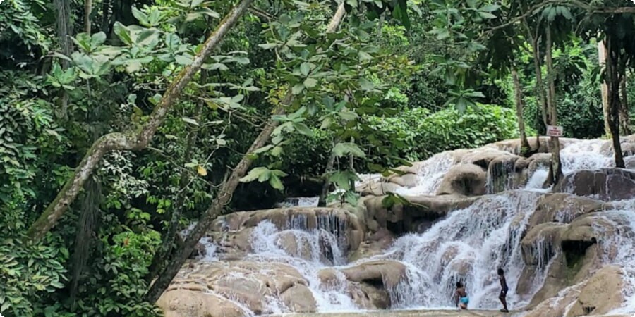 Dunn's River Falls &amp; Park: Karibian luonnonihme