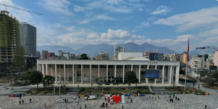 Skanderbeg Square: En resa genom Albaniens rika historia och kultur